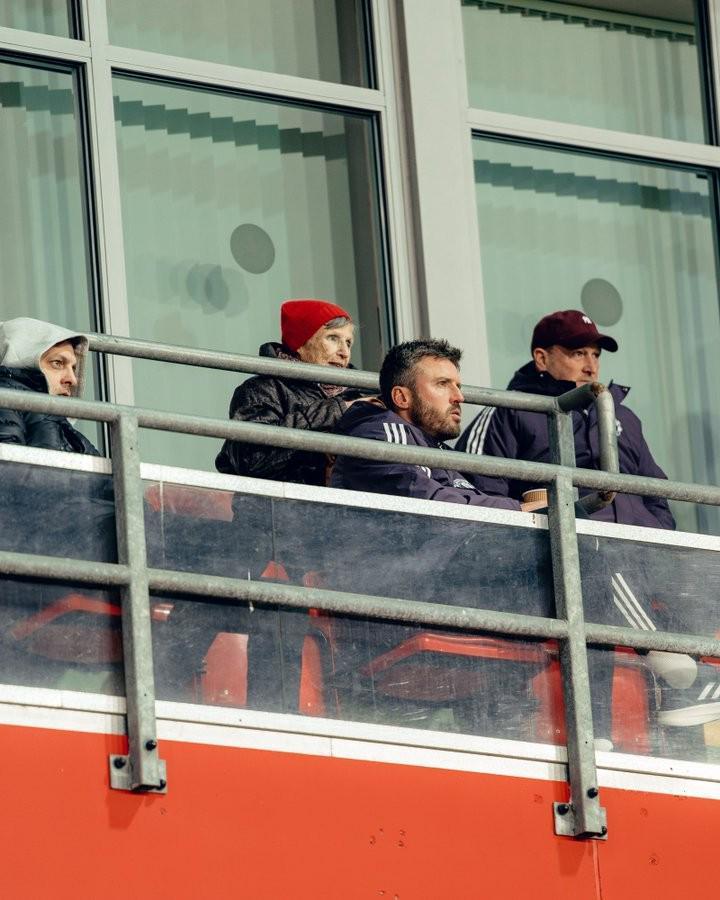 邮报:卡里克一上任就看青训比赛,阿莫林14个月从未认真看过