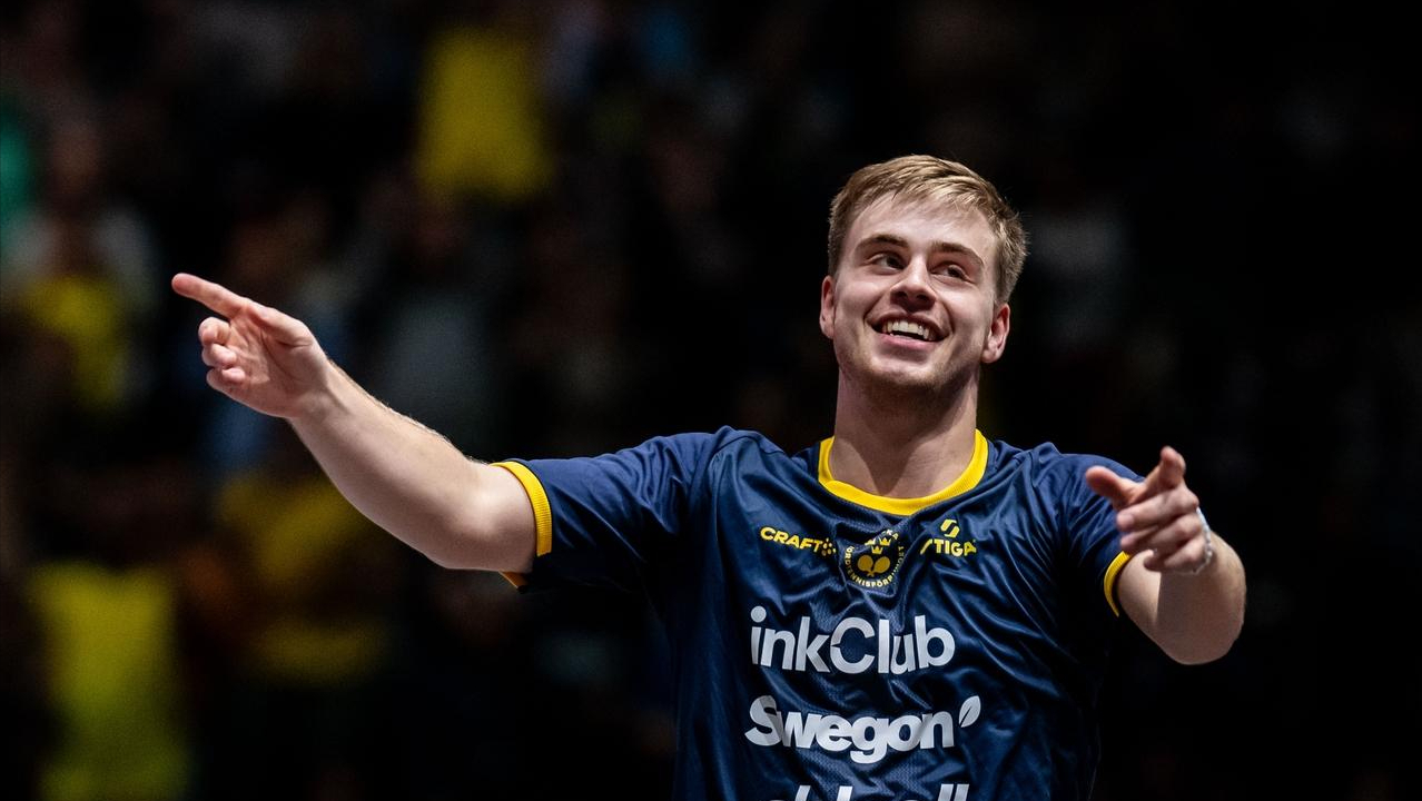 足球赛事-王楚钦、孙颖莎领衔！国乒16人出战新加坡大满贯，首站2000分大赛