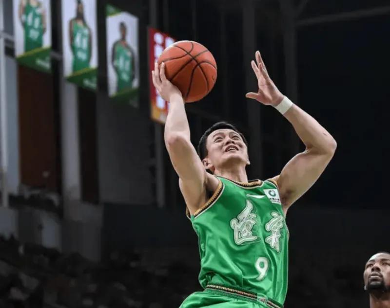 足球比赛-辽宁95-82战胜江苏 球员评价：4人满分，李晓旭及格，7人低迷