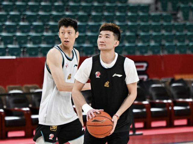 亚洲俱乐部冠军-背水一战迎来复出?孙铭徽现身浙江广厦G2赛前踩场训练